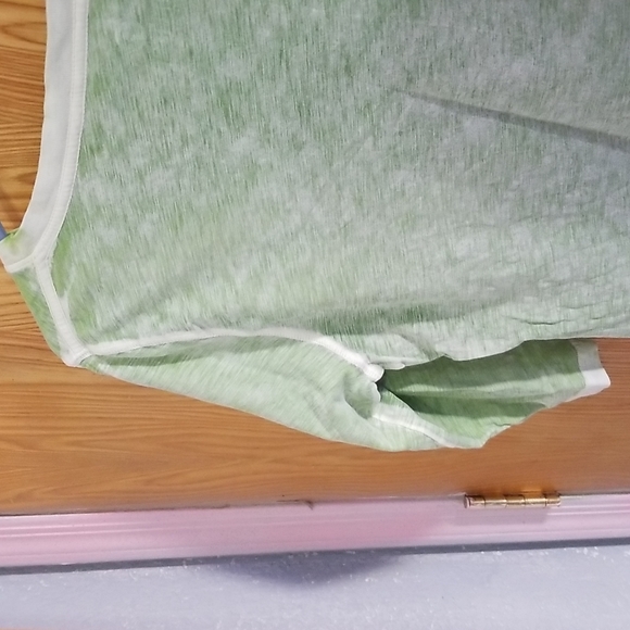 Like new large lake tshirt - Picture 7 of 9